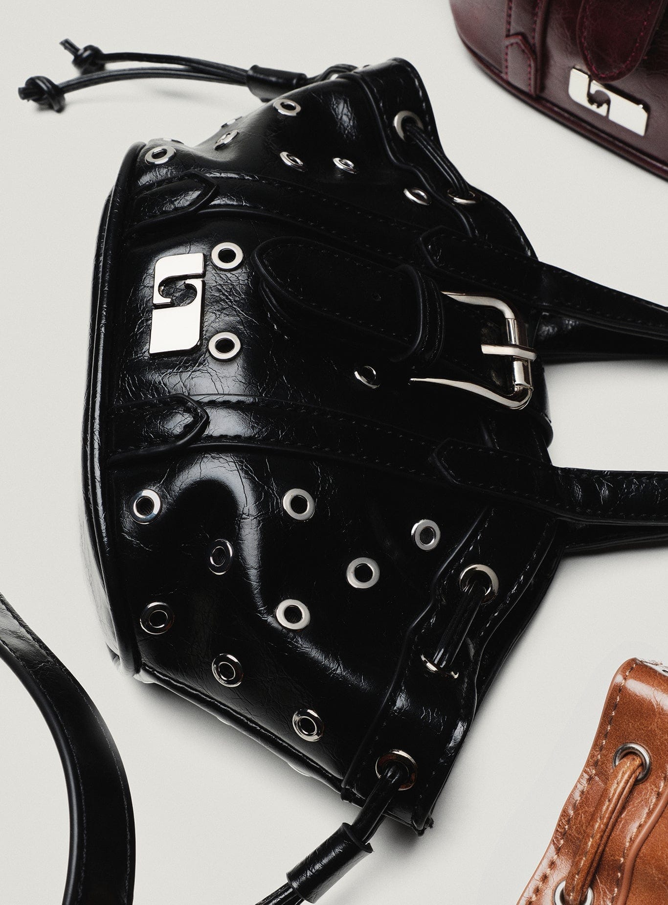 MINI DARLING BLACK EYELETS