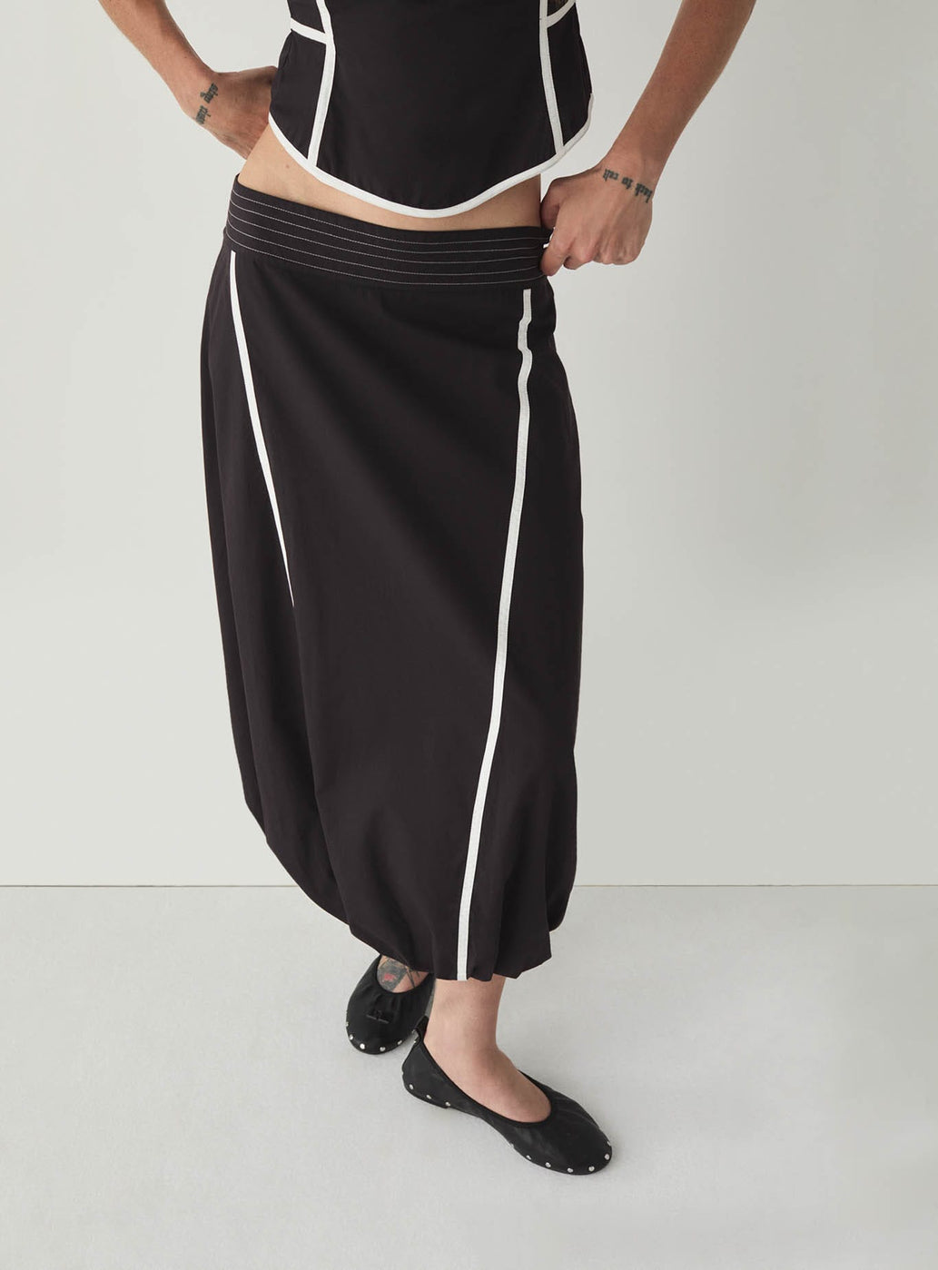 GINGER BLACK MIDI SKIRT
