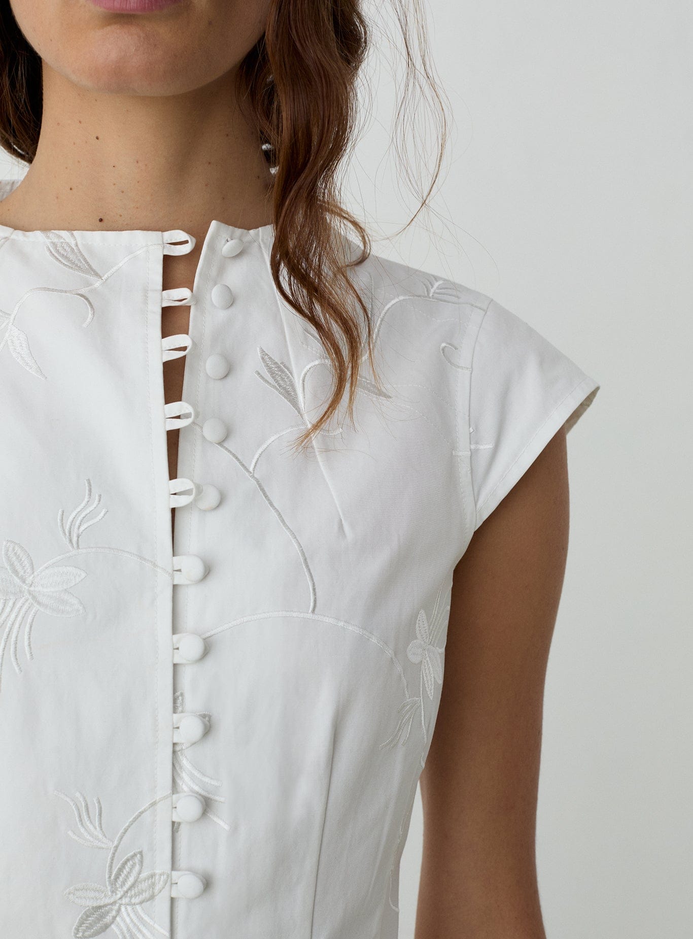 MELANI WHITE ASYMMETRIC BLOUSE