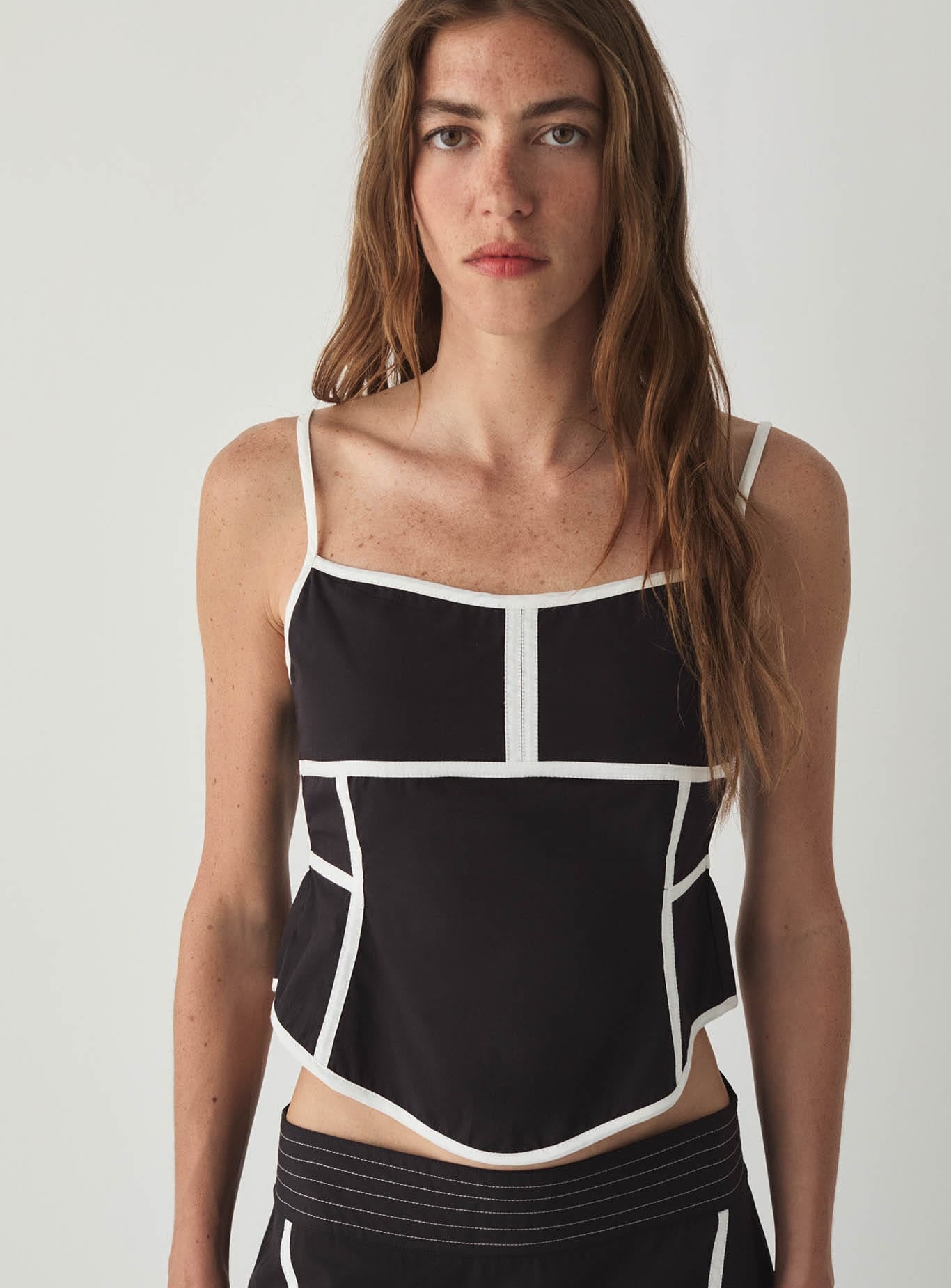 GINGER BLACK PIPING TOP