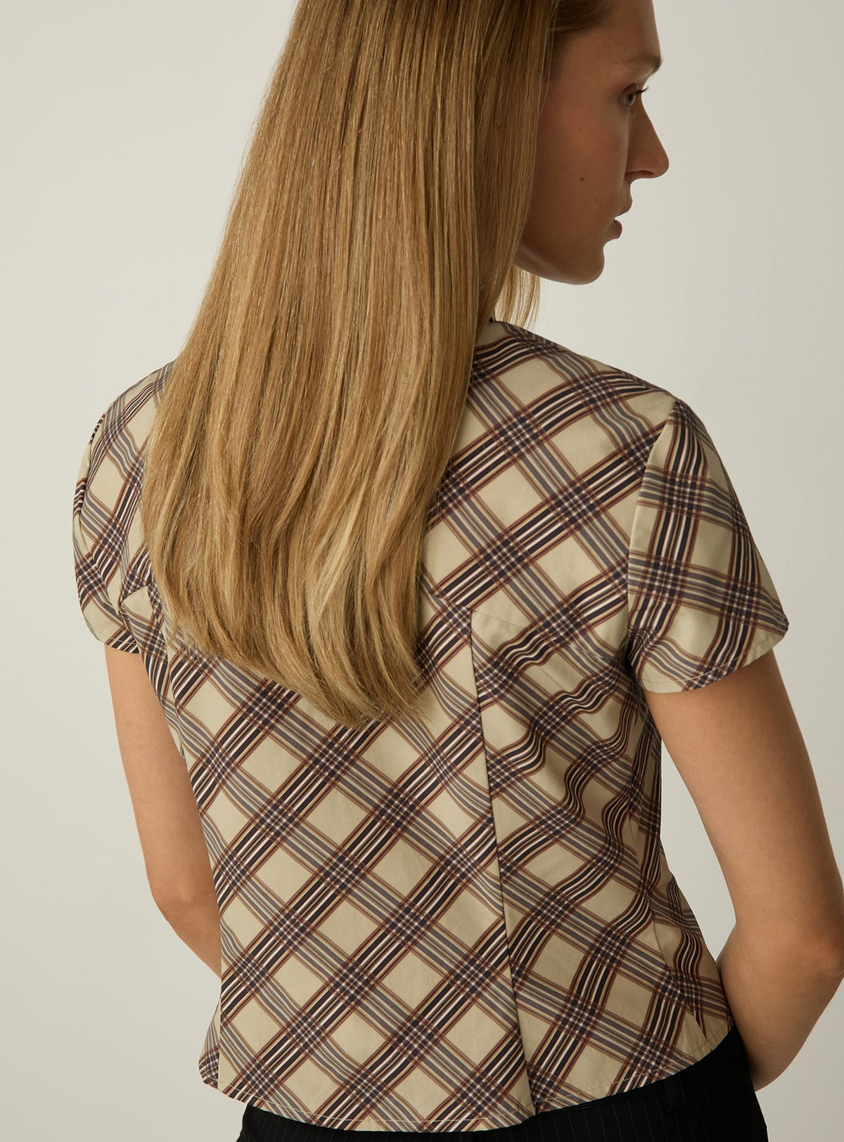 AZURA ECRU SQUARED TOP