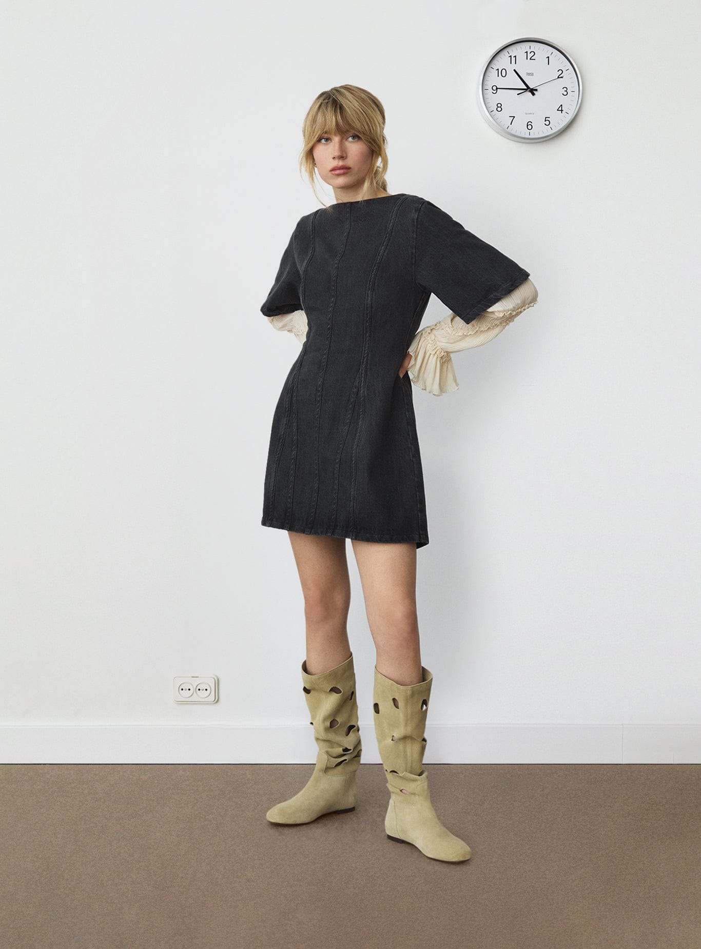 ROSETTE GREY SHORT DRESS