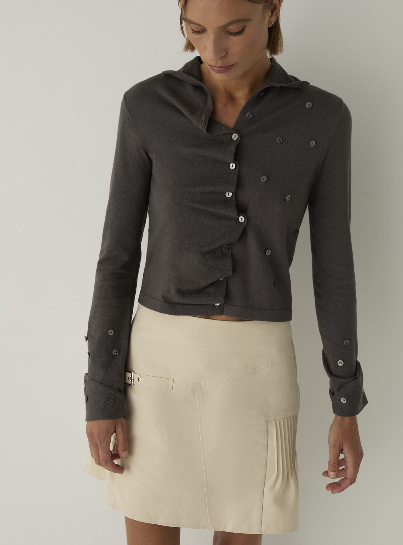 FIA GREY BUTTONED CARDIGAN