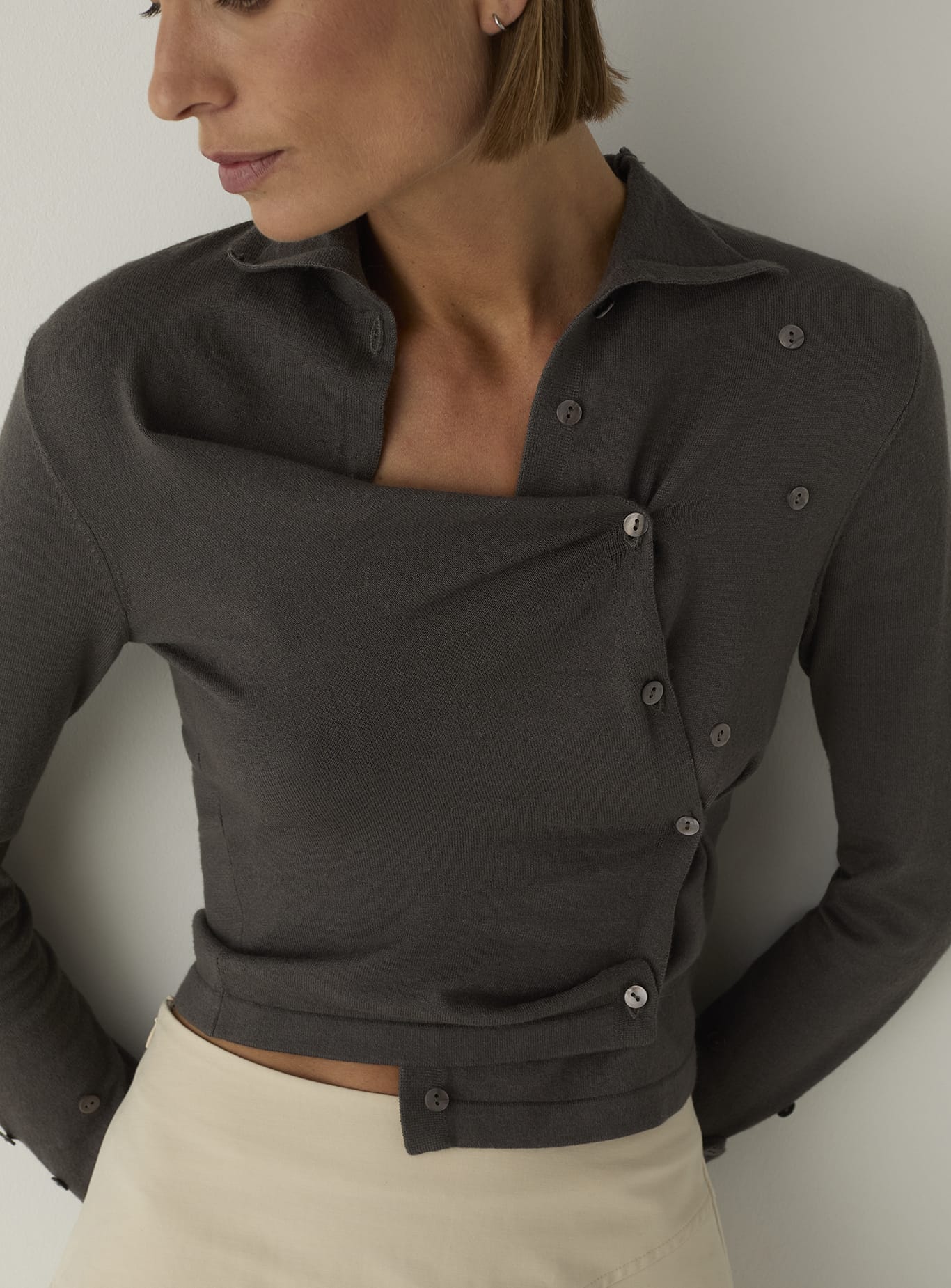 FIA GREY BUTTONED CARDIGAN