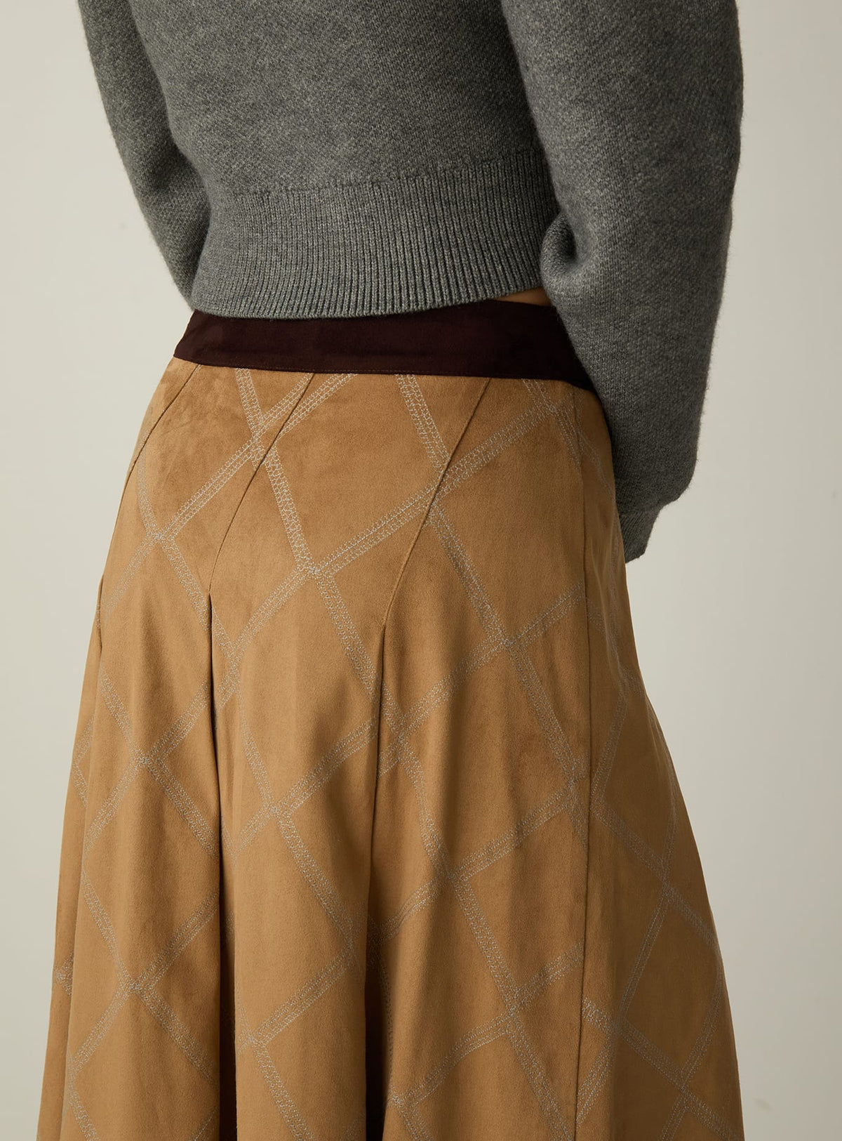 TYLA CAMEL EMBROIDERED MIDI SKIRT