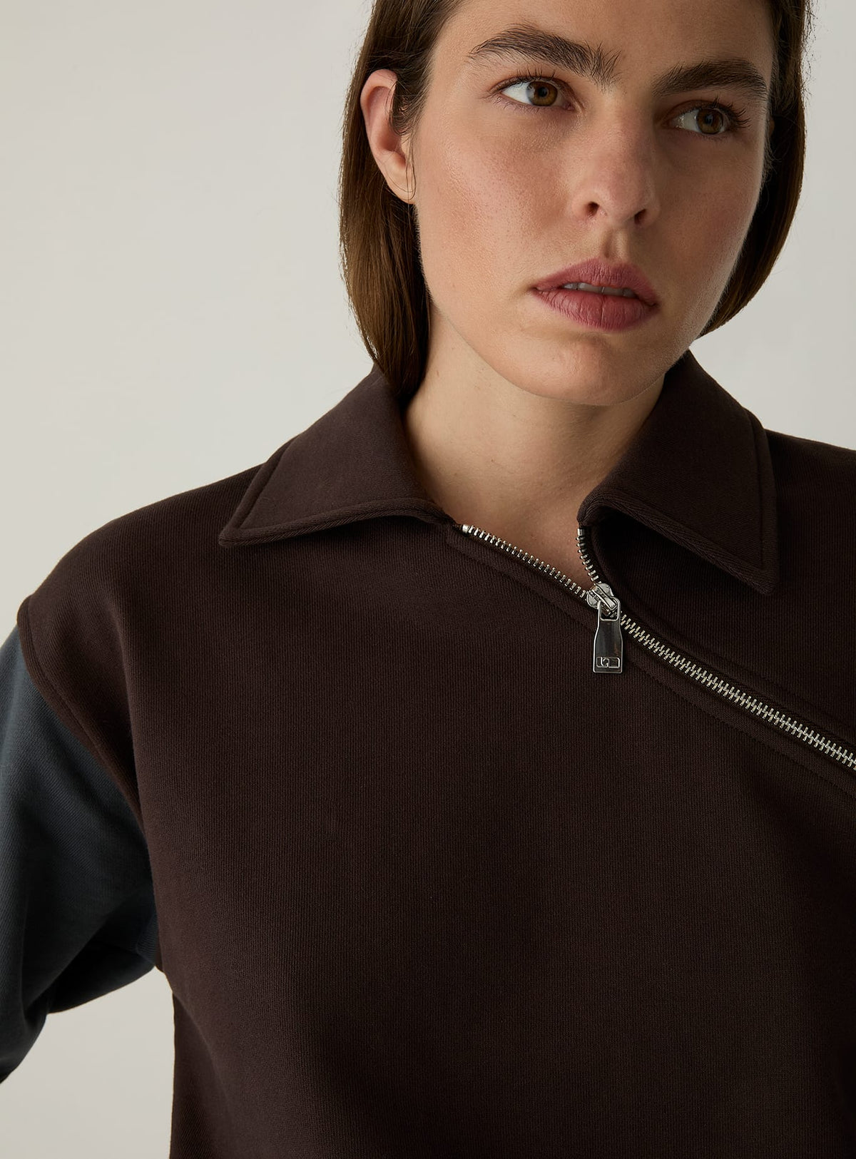 JOLANDA BROWN SWEATSHIRT