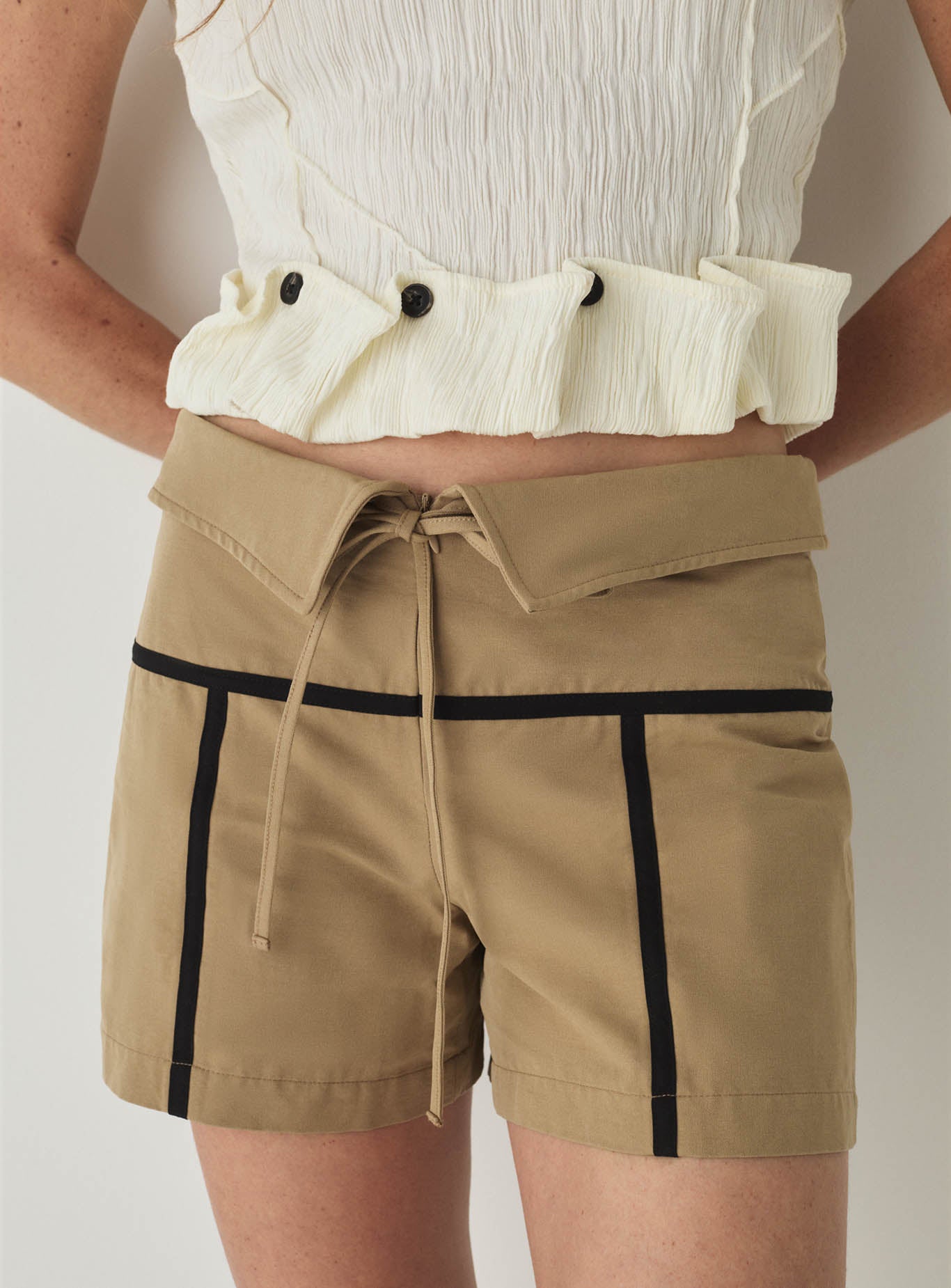 Kali Camel Short Pants | LAAGAM