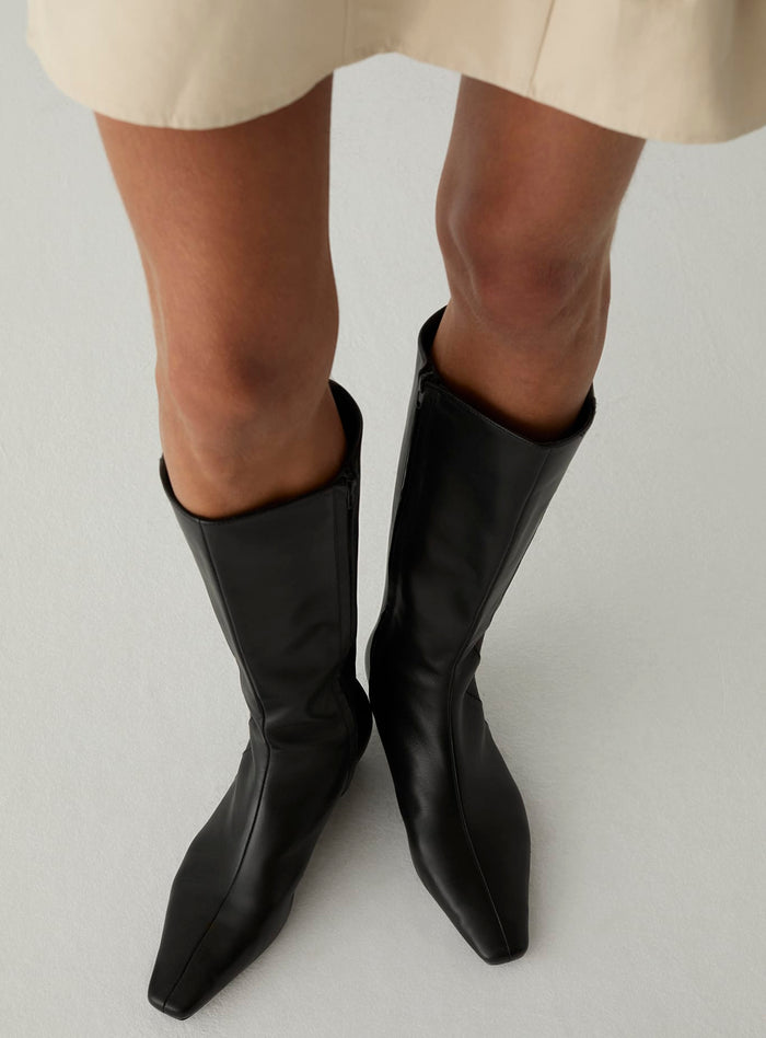 MAVE BLACK BOOTS
