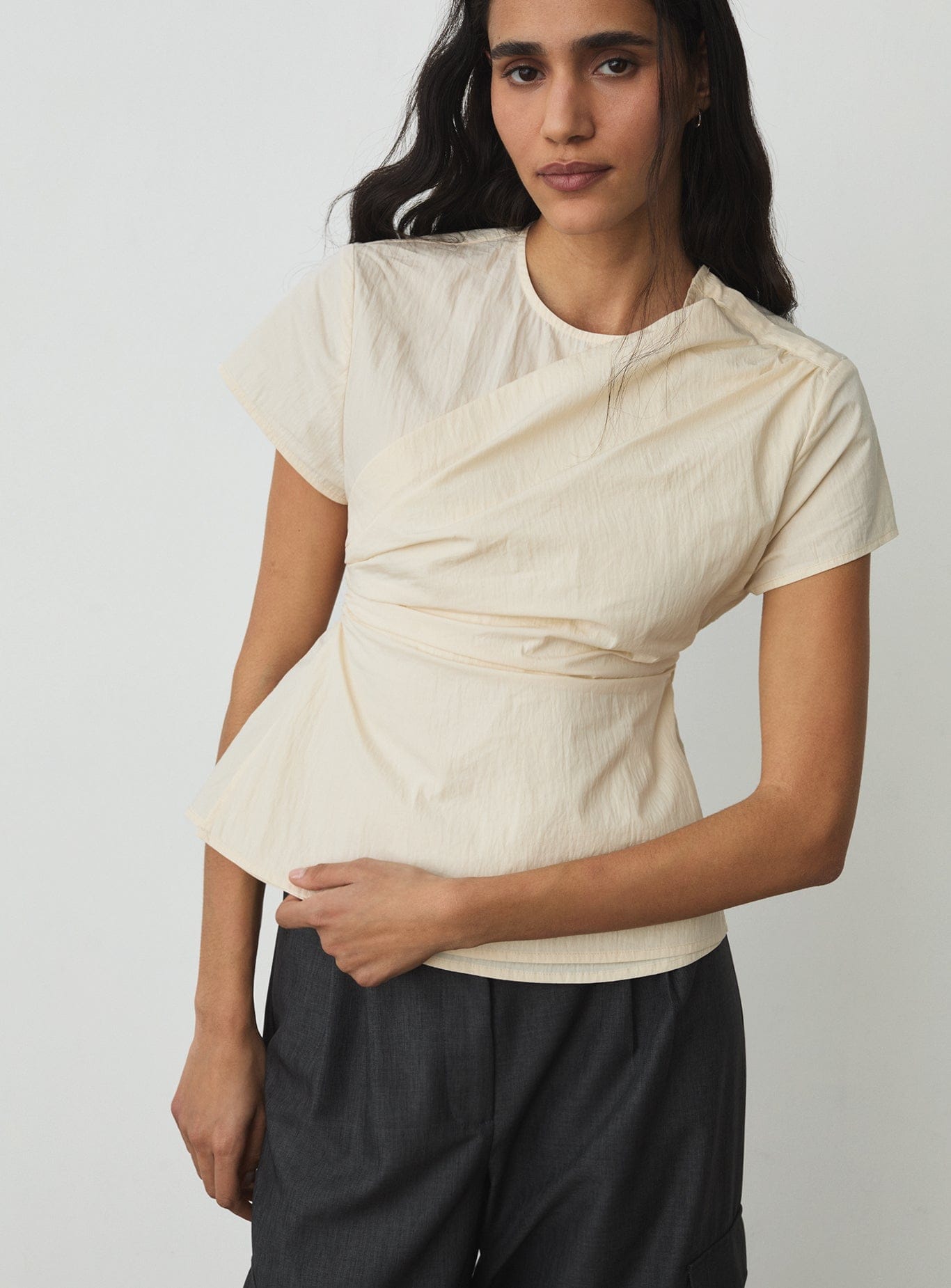 RAVEN WHITE ASYMMETRIC BLOUSE