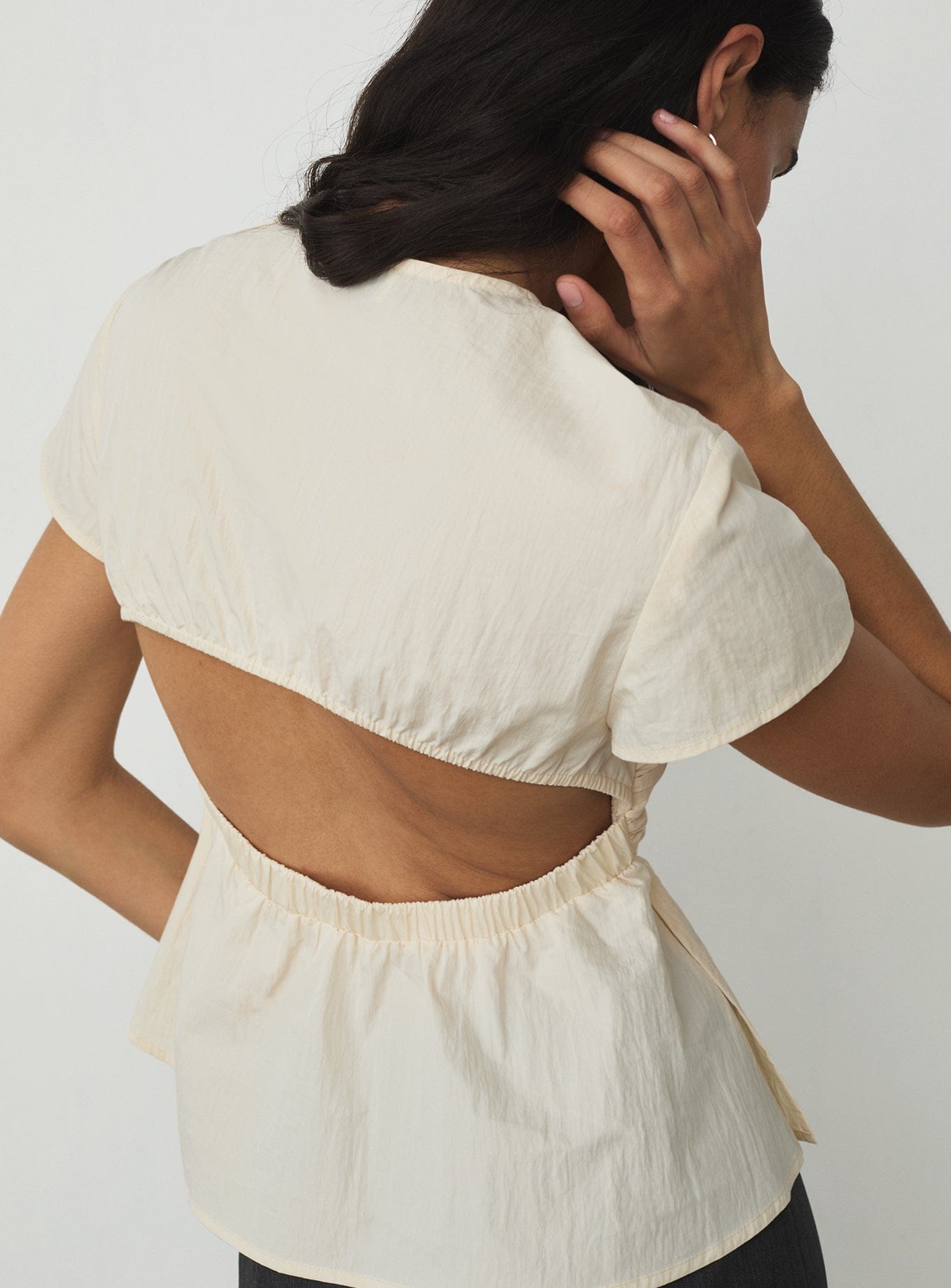 RAVEN WHITE ASYMMETRIC BLOUSE